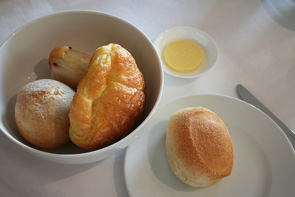 File:Pandesal for breakfast-01.jpg